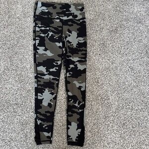 Mono B Camouflage Leggings - Black and Gray